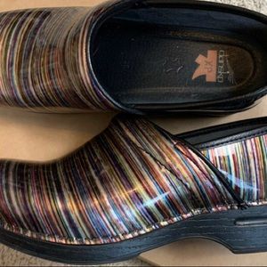 Dansko XP Patent Stripe Rainbow Clogs Size EU 38